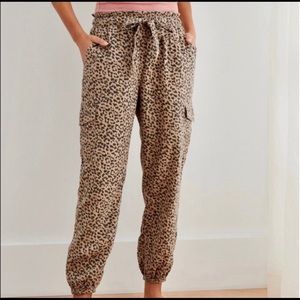 Aerie NWT cheetah print cargo joggers